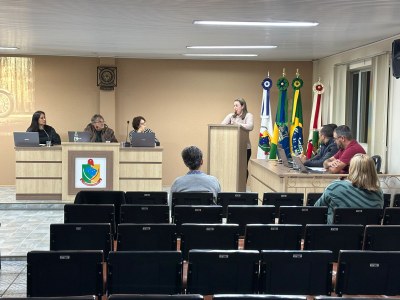 Secretária de Educação na Câmara Municipal